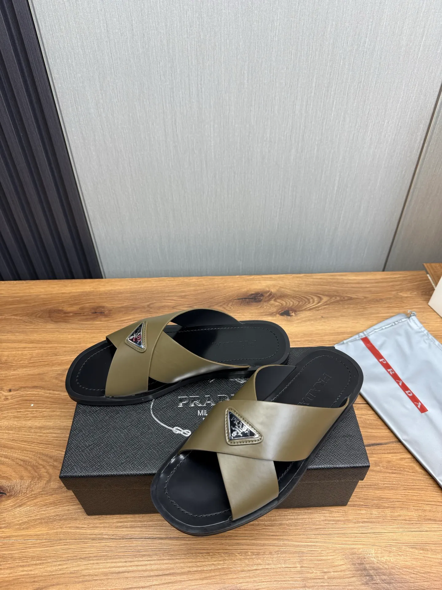 Factory price 340💰 ＰＲＡＤＡPrada - popular men's slippers hot sale 🔥 🩴Official website one to one production 38-45 sizes 45 46 🉑️Customized!